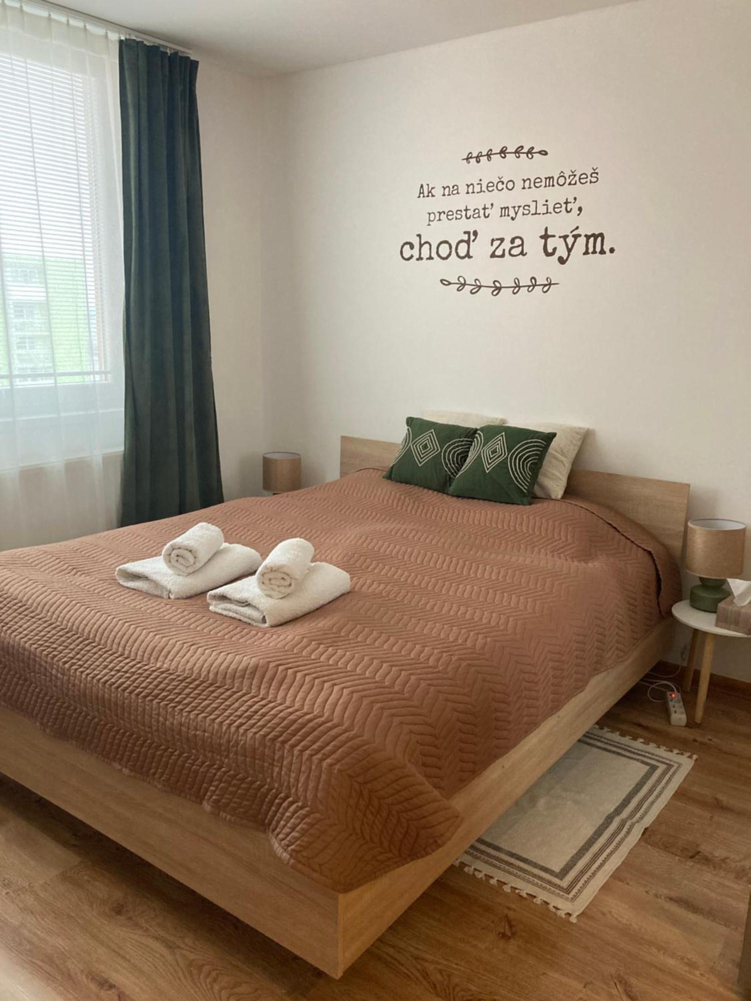 Apartman Nedaleko Centra Mesta Michalovce Bagian luar foto